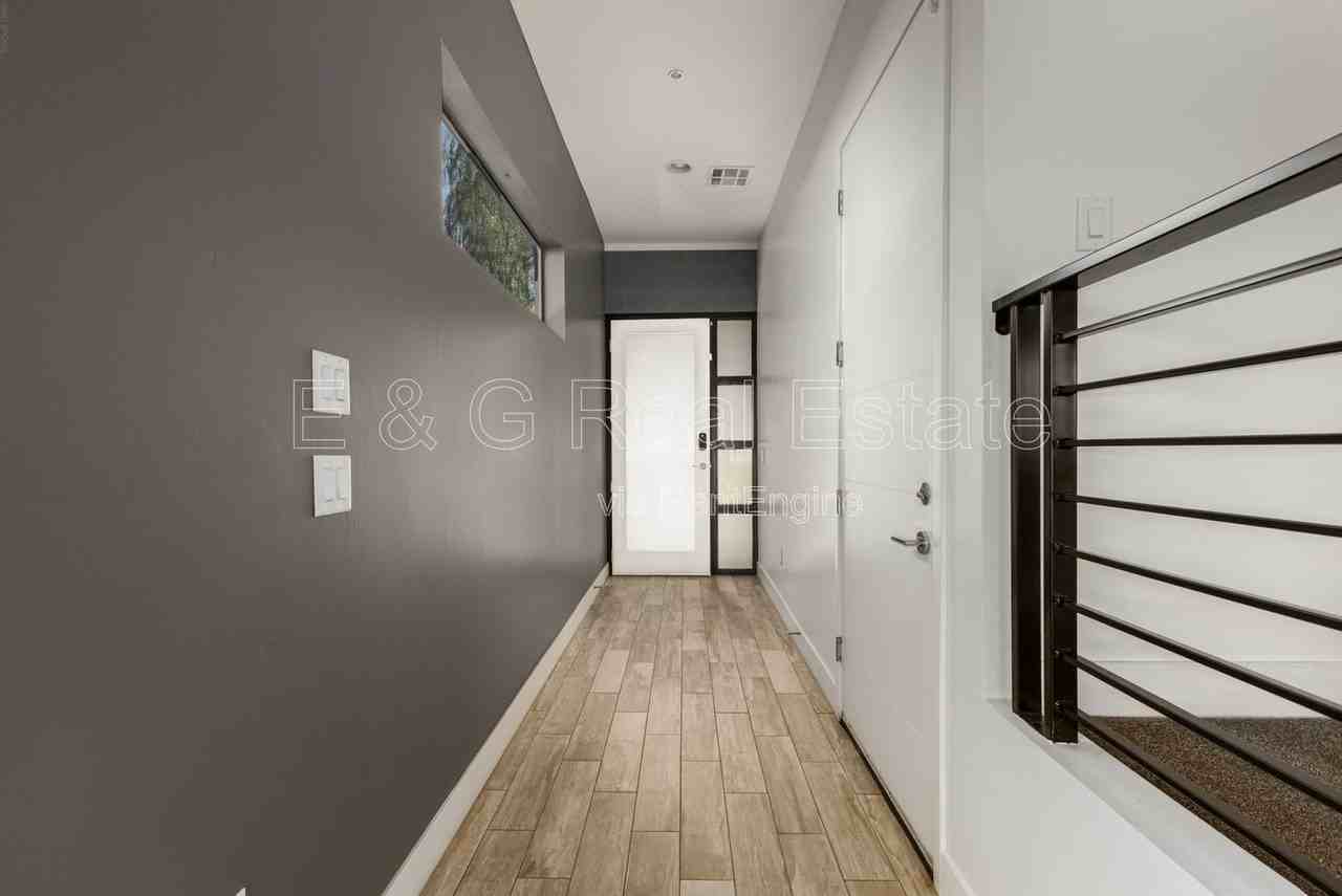 4222 N 21st St #8 - Photo 3 of 29