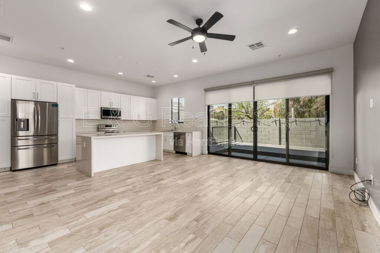 4222 N 21st St #8 - Photo 4 of 29