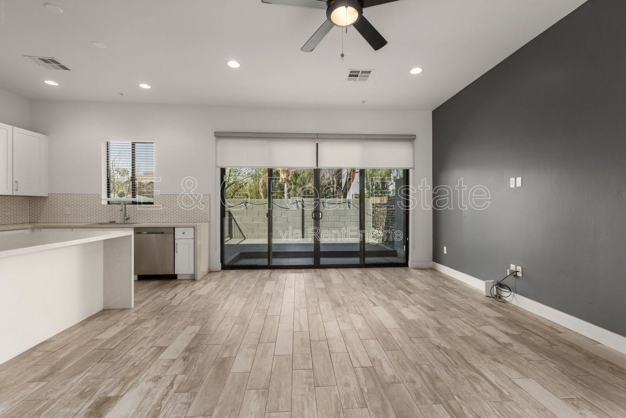 4222 N 21st St #8 - Photo 5 of 29