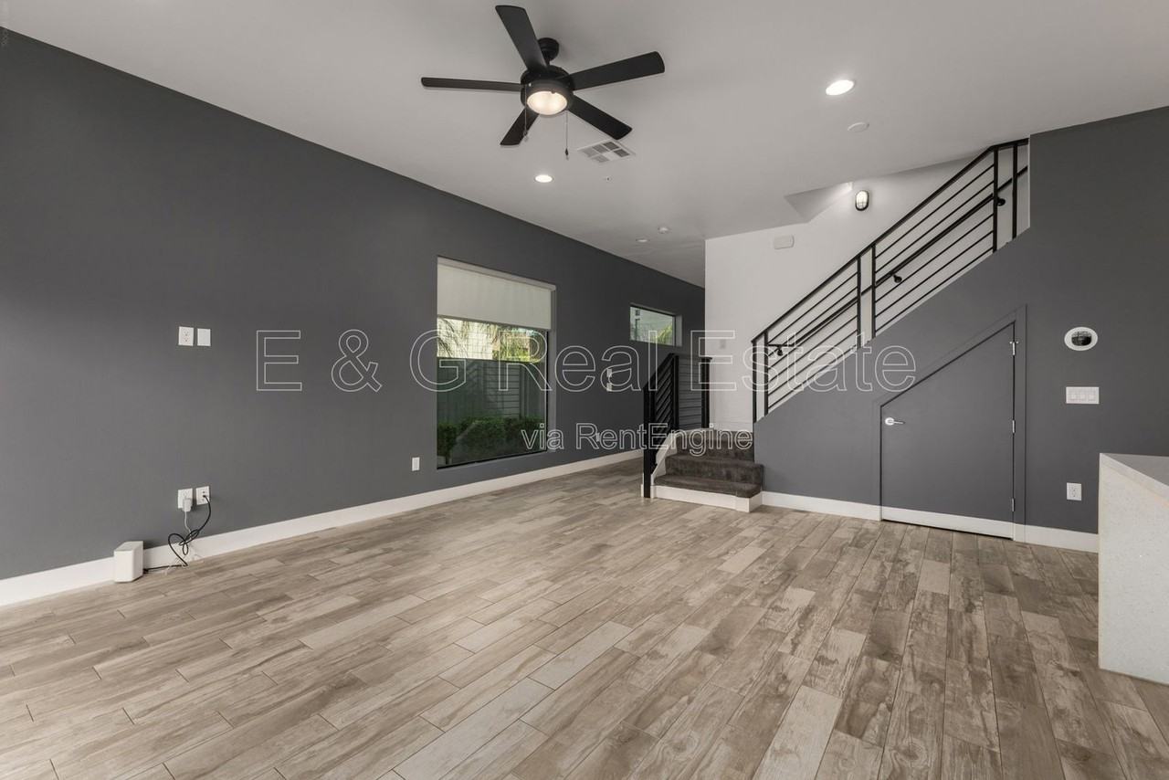 4222 N 21st St #8 - Photo 6 of 29