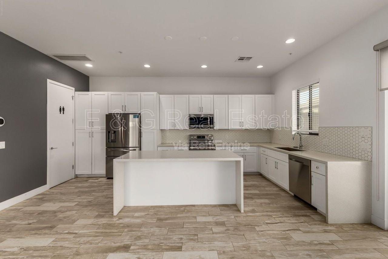 4222 N 21st St #8 - Photo 7 of 29