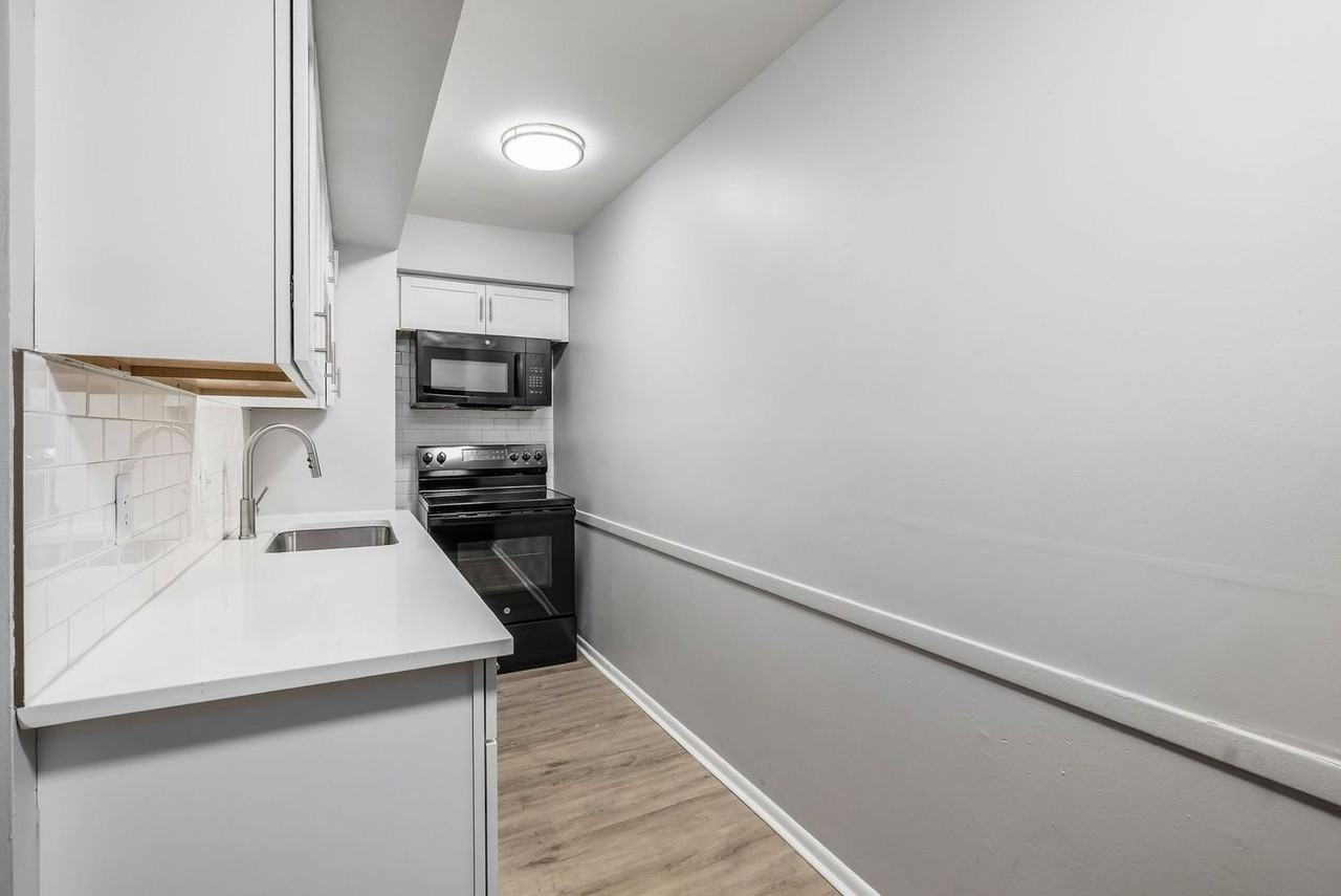 558 Riverview Dr #D - Photo 4 of 15