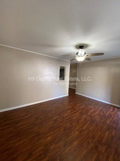 215 Dogwood Ln - Photo 3 of 25