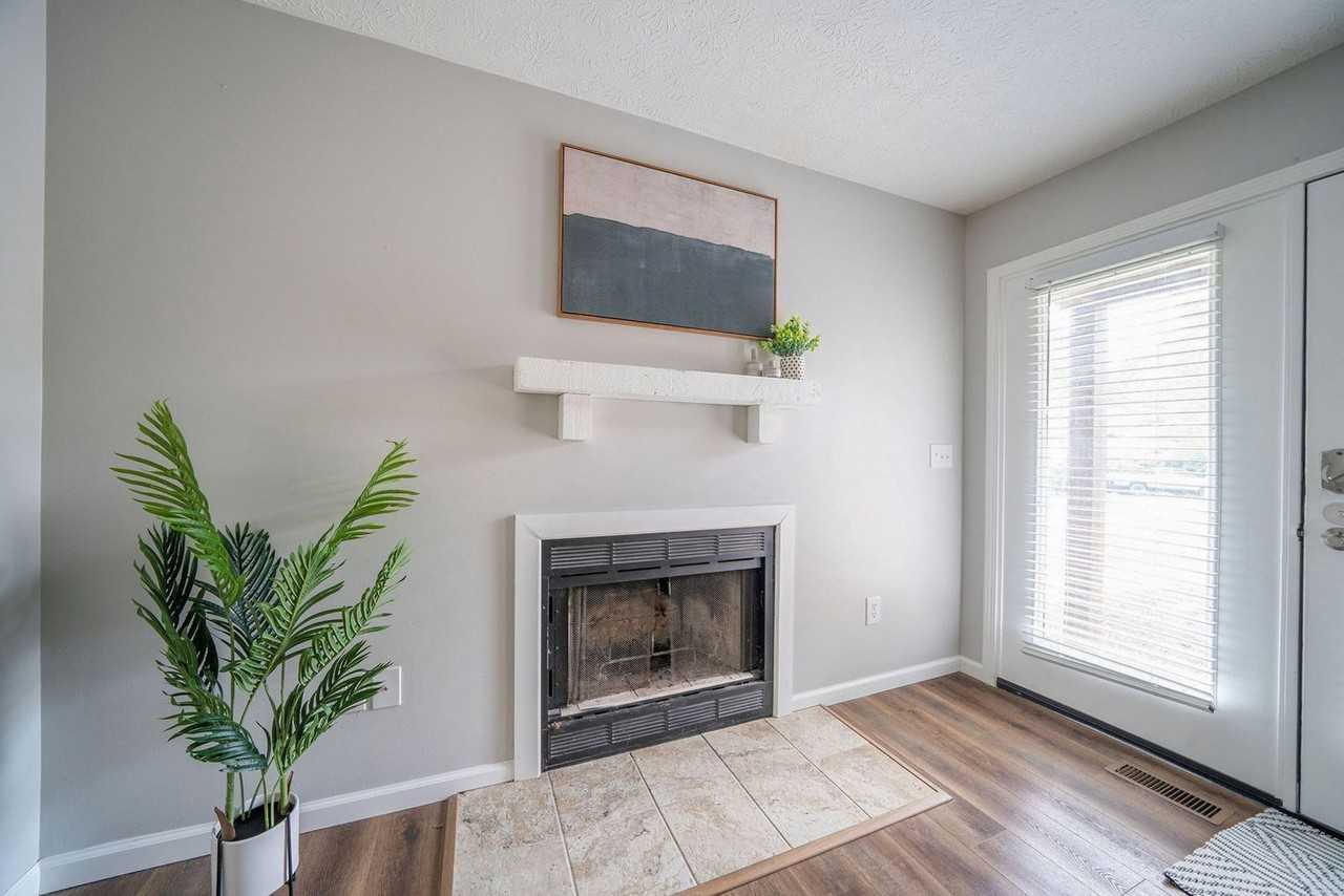 3166 Griggsview Ct - Photo 4 of 17