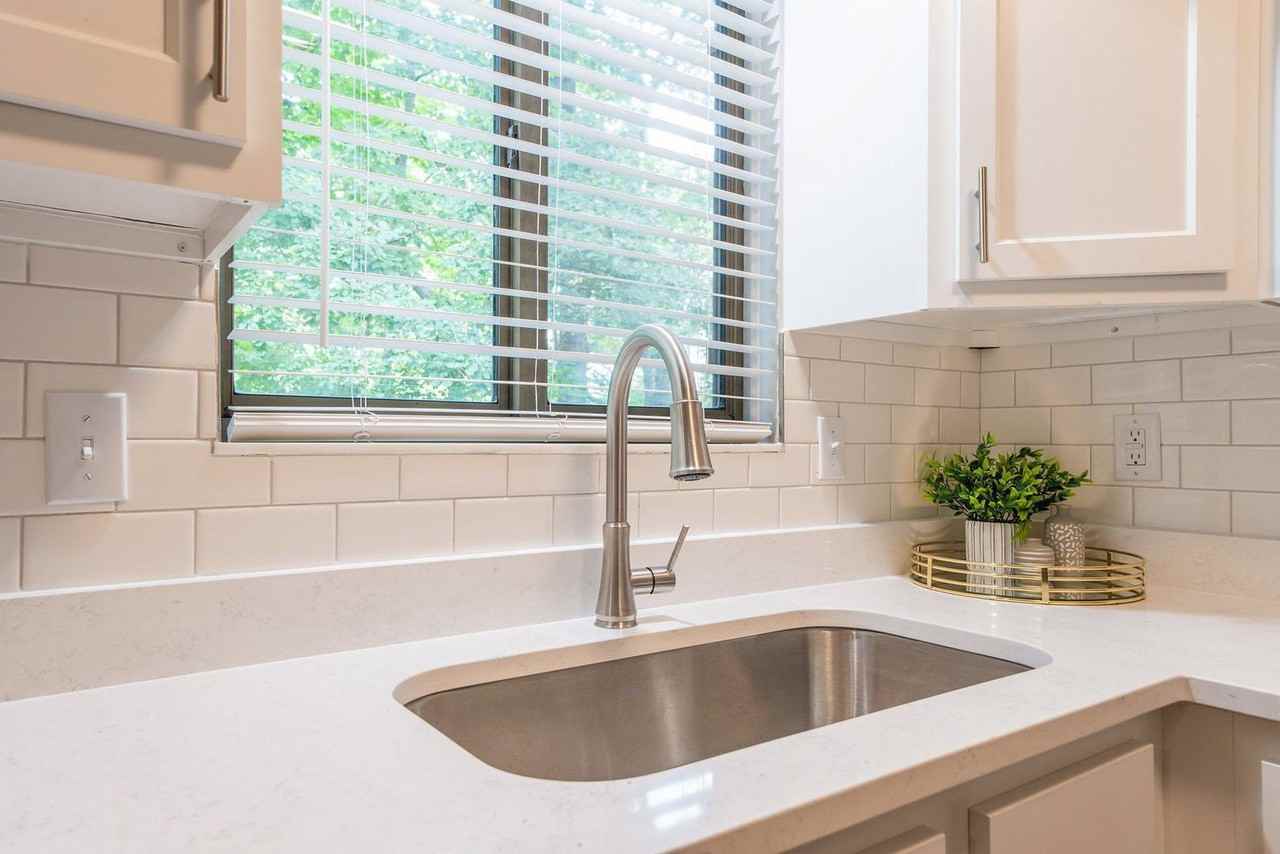 3166 Griggsview Ct - Photo 6 of 17