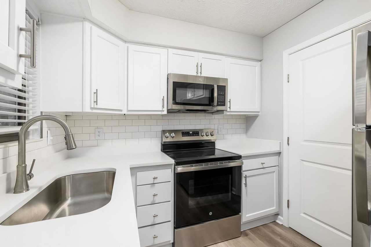 3096 Griggsview Ct - Photo 2 of 22