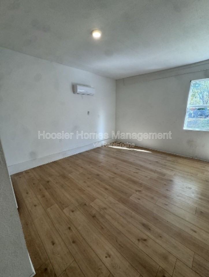 1466 S Worth Ave #B - Photo 2 of 7