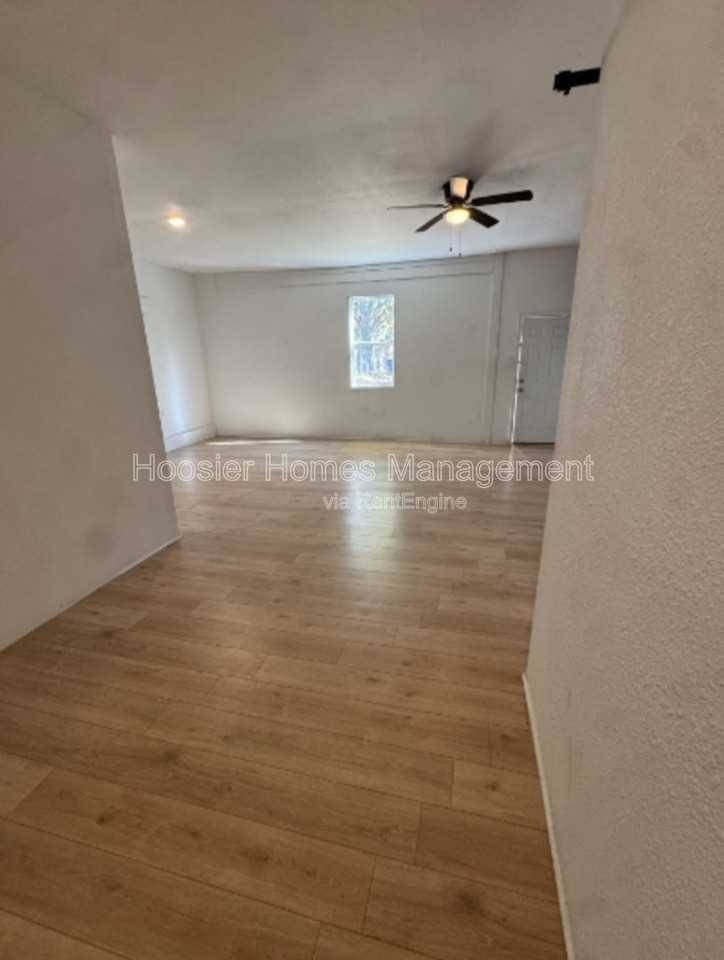 1466 S Worth Ave #B - Photo 5 of 7