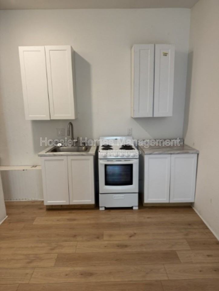 1466 S Worth Ave #B - Photo 6 of 7