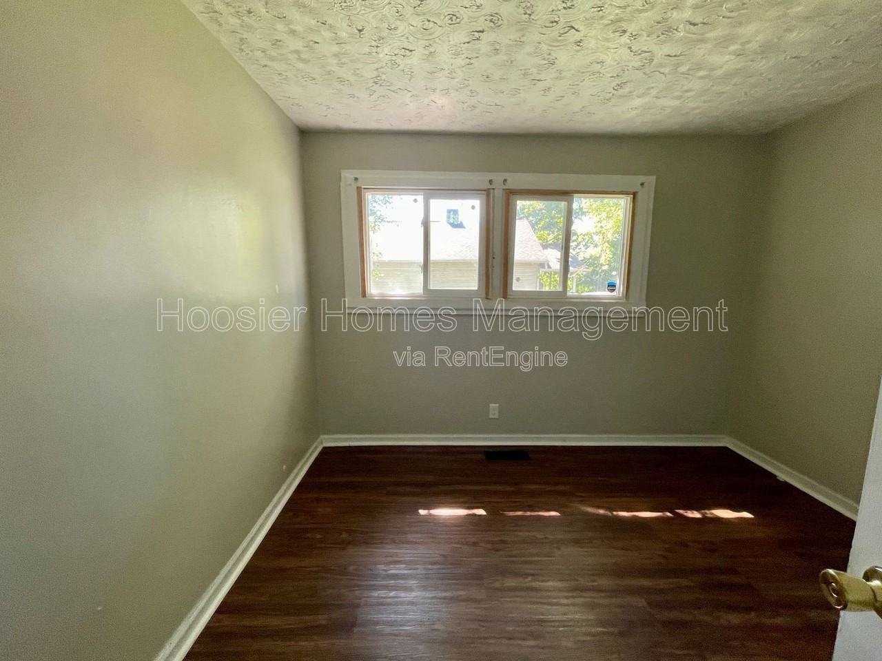 403 S Randolph St - Photo 5 of 10