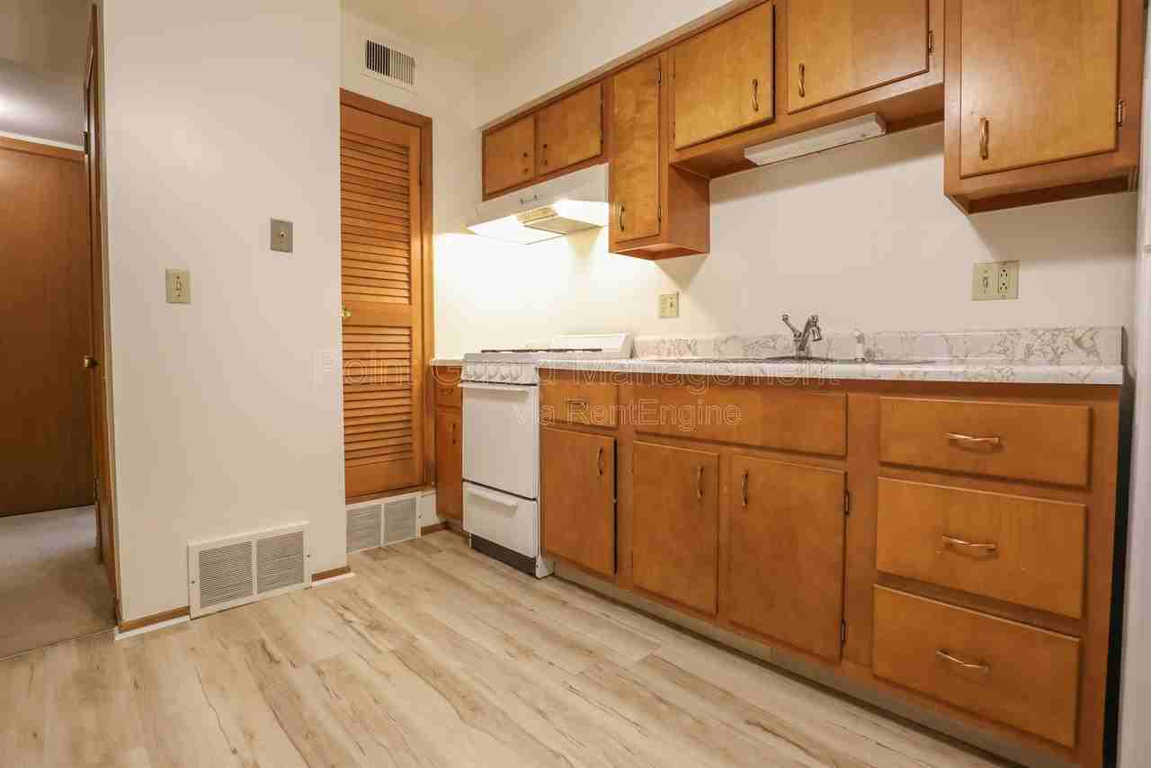 5820 Erskine St #5 - Photo 3 of 9