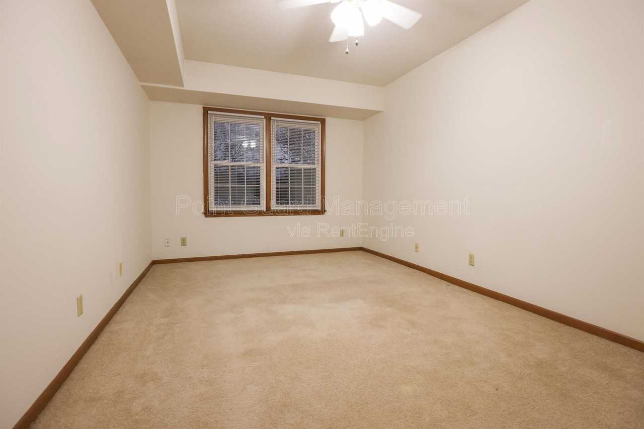 5820 Erskine St #5 - Photo 4 of 9