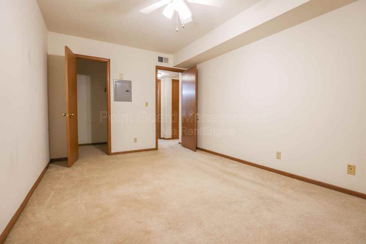 5820 Erskine St #5 - Photo 5 of 9