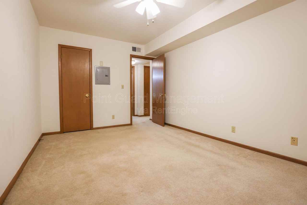 5820 Erskine St #5 - Photo 6 of 9