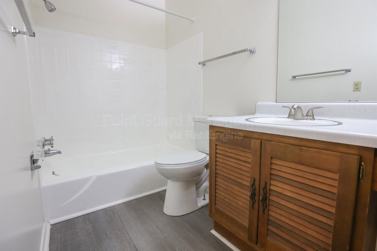 5820 Erskine St #5 - Photo 7 of 9