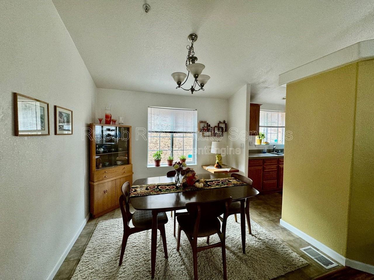 580 Silverbrook Dr - Photo 6 of 19