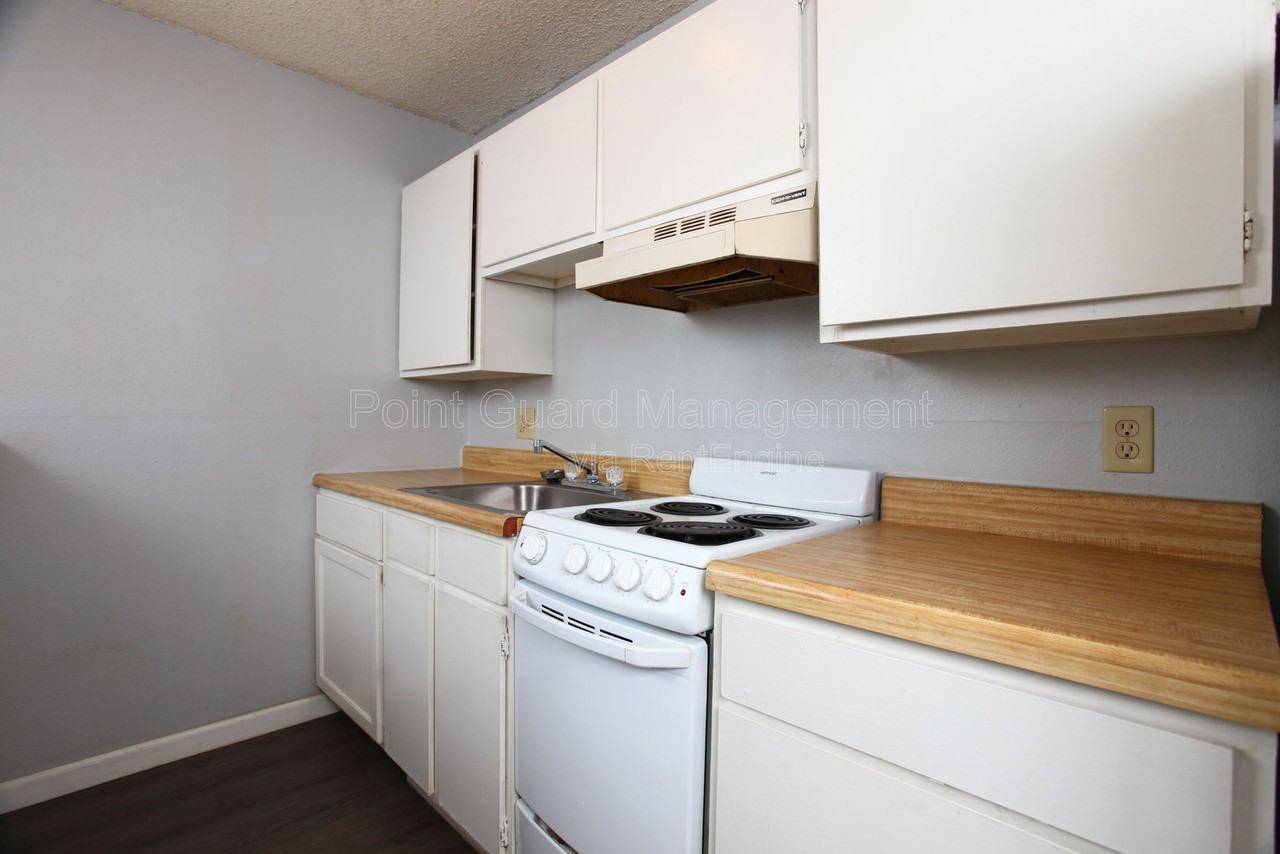 1212 S Longfellow St #201 - Photo 4 of 9