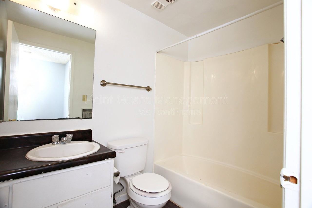 1212 S Longfellow St #201 - Photo 5 of 9