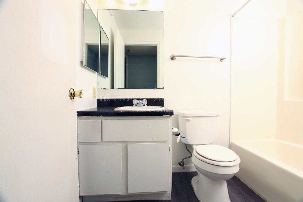 1212 S Longfellow St #201 - Photo 6 of 9