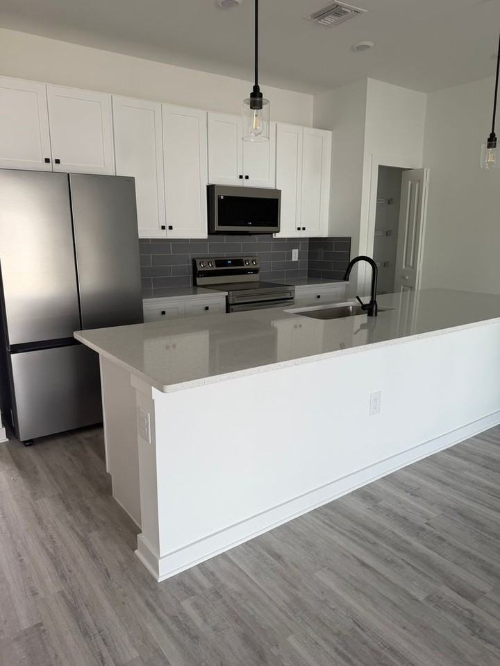 4617 27th St Sw - Photo 3 of 36