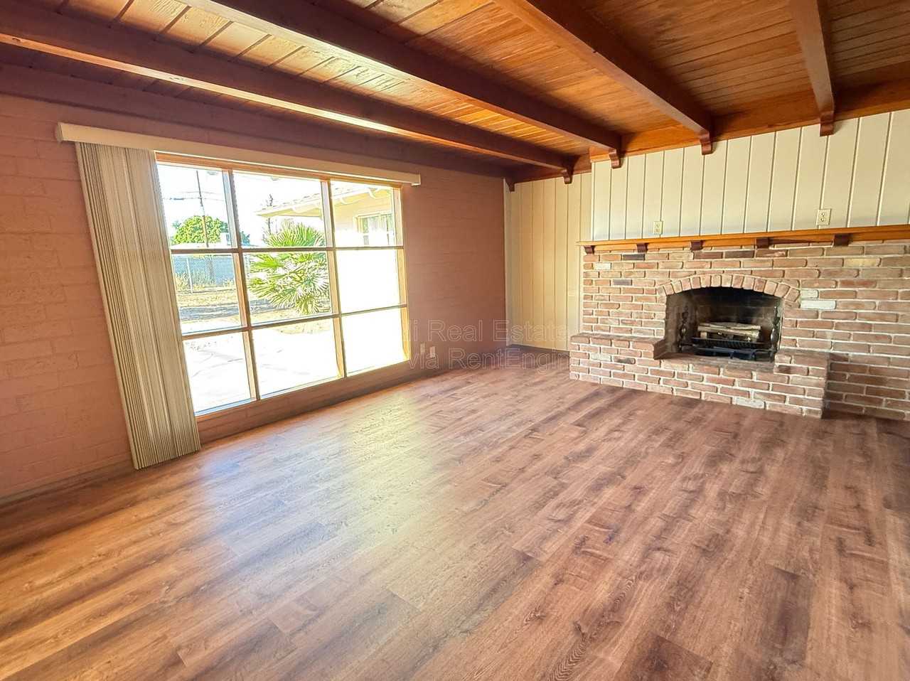 1049 E 2nd Ave - Photo 4 of 24