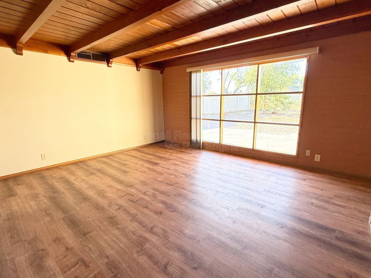 1049 E 2nd Ave - Photo 6 of 24