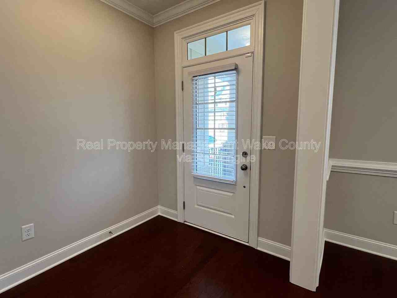 1351 Gilwood Dr - Photo 3 of 45