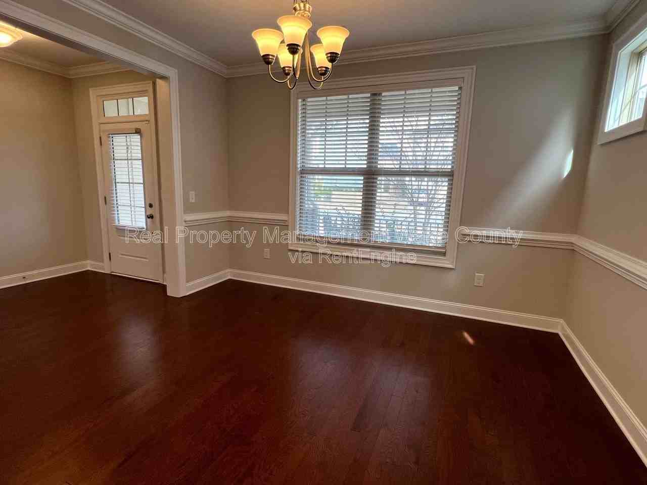 1351 Gilwood Dr - Photo 5 of 45