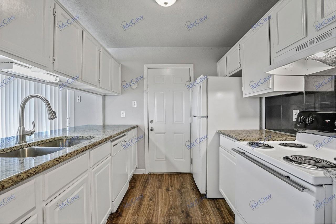 2255 Nantucket Village Dr - Photo 6 of 15