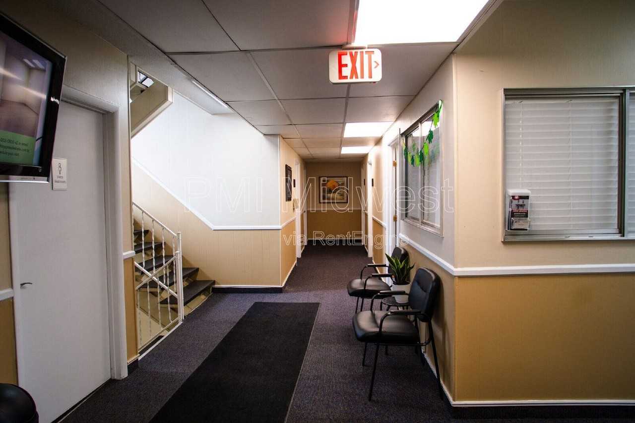 5555 N Tacoma Ave #002 - Photo 3 of 6