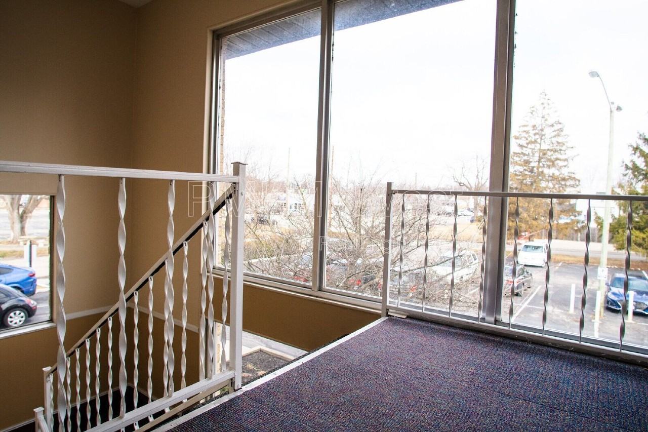 5555 N Tacoma Ave #002 - Photo 4 of 6