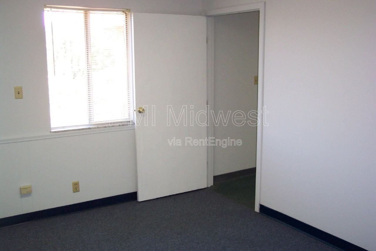 5555 N Tacoma Ave #002 - Photo 6 of 6