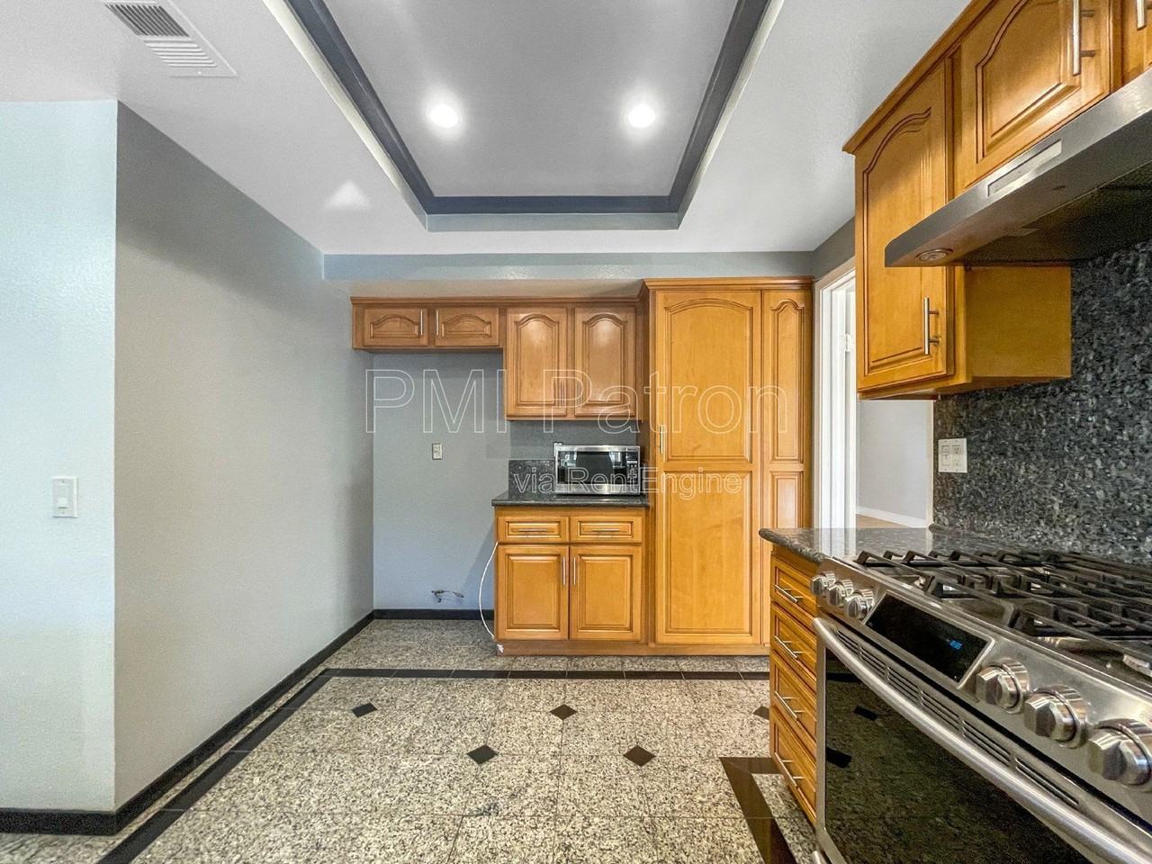 9564 Peartree Ln - Photo 7 of 30