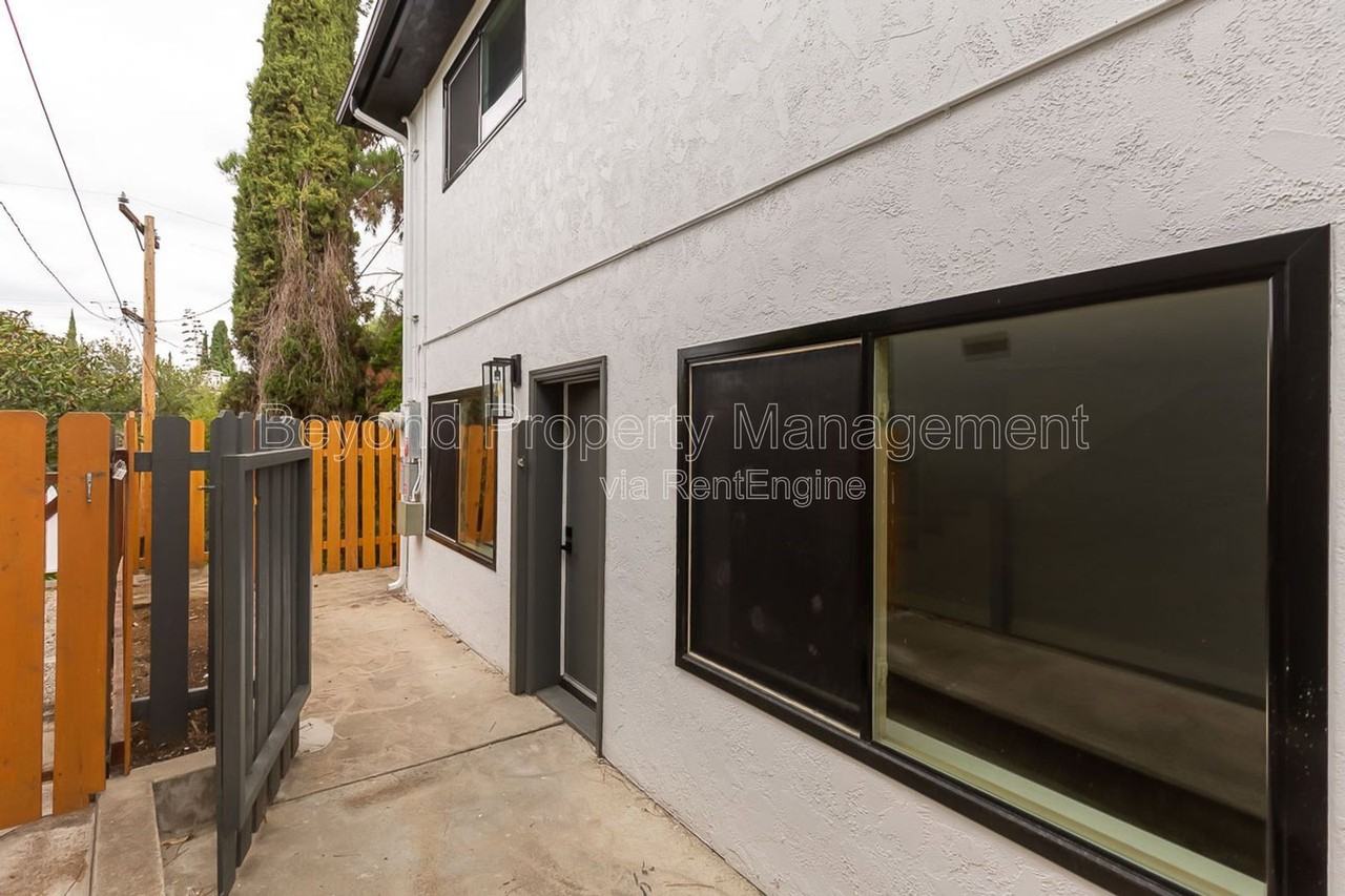 5464 Gilbert Dr - Photo 2 of 13