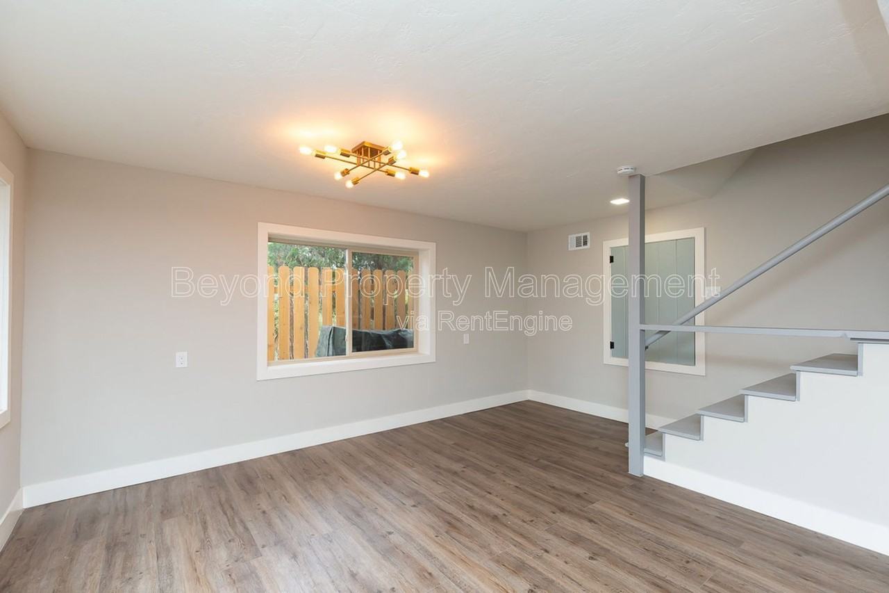 5464 Gilbert Dr - Photo 5 of 13