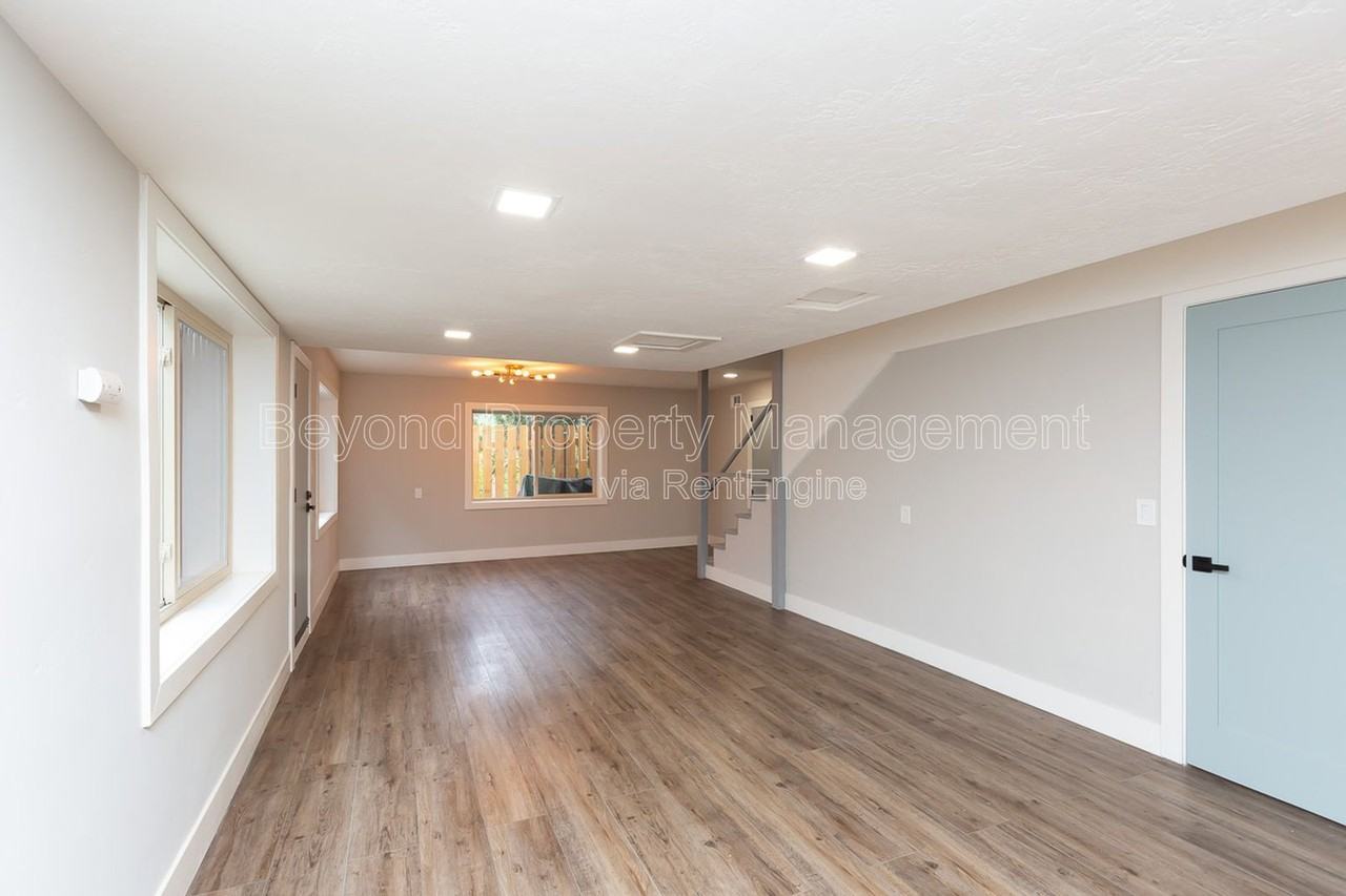 5464 Gilbert Dr - Photo 7 of 13