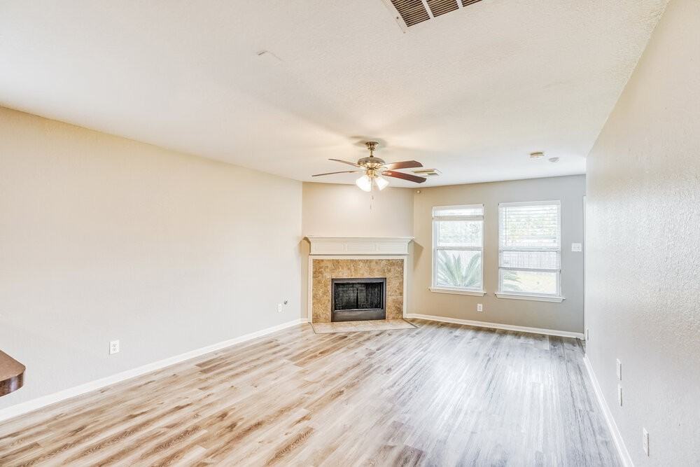 4703 Montclair Hill Ln - Photo 4 of 17