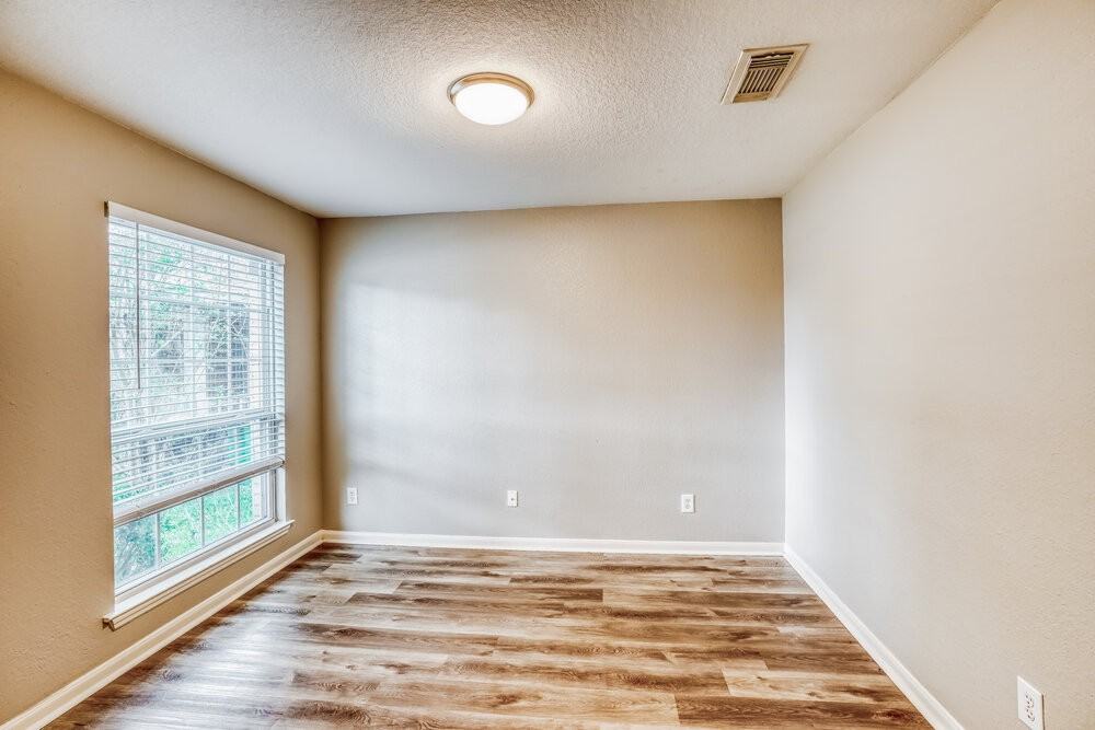 4703 Montclair Hill Ln - Photo 6 of 17
