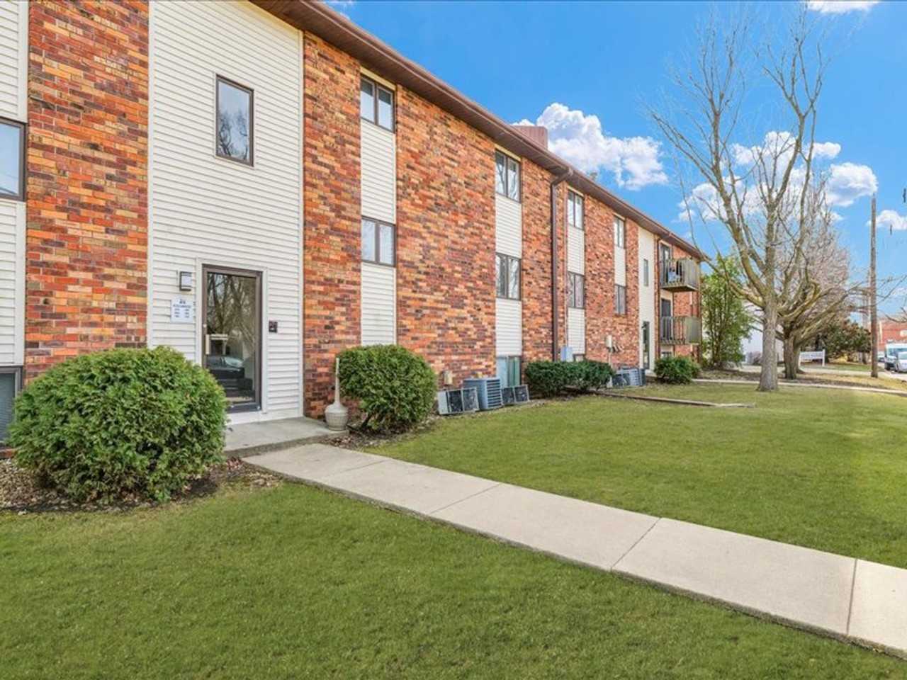 8 Ross Drive - Photo 2 of 50