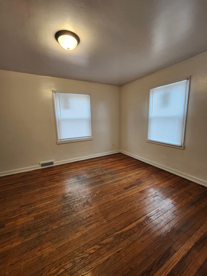 4403 W Capitol Dr #1 - Photo 2 of 7