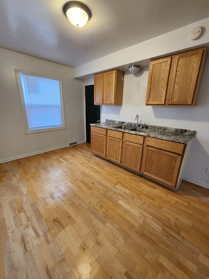 4403 W Capitol Dr #1 - Photo 7 of 7