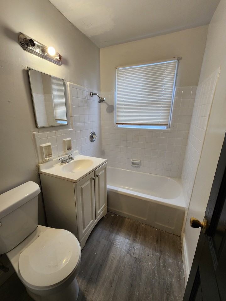 4403 W Capitol Dr #1 - Photo 5 of 7