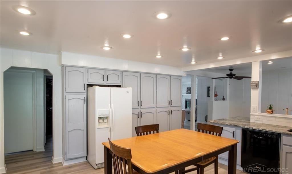 23307 Urban St - Photo 2 of 18