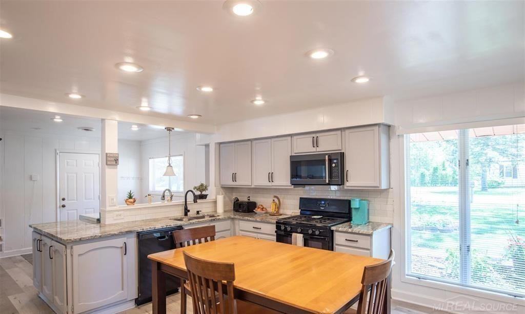 23307 Urban St - Photo 3 of 18