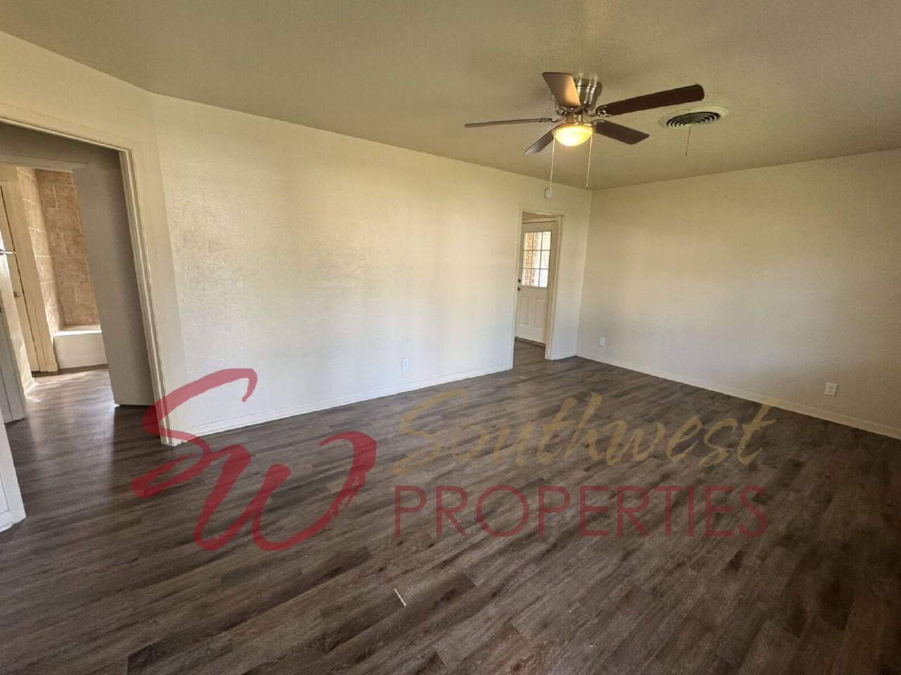 484 Everett St - Photo 3 of 9