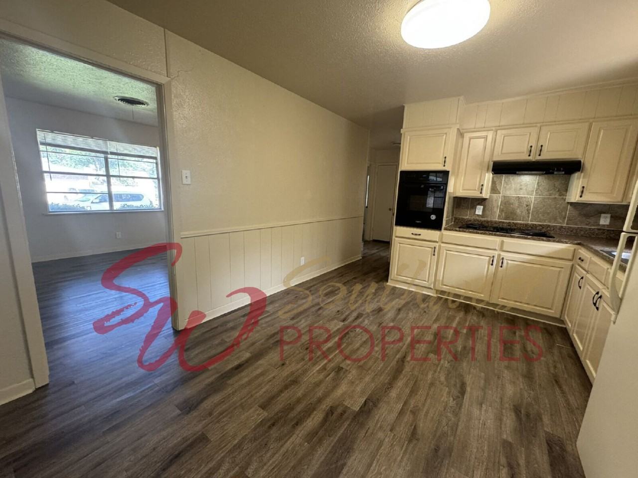 484 Everett St - Photo 5 of 9