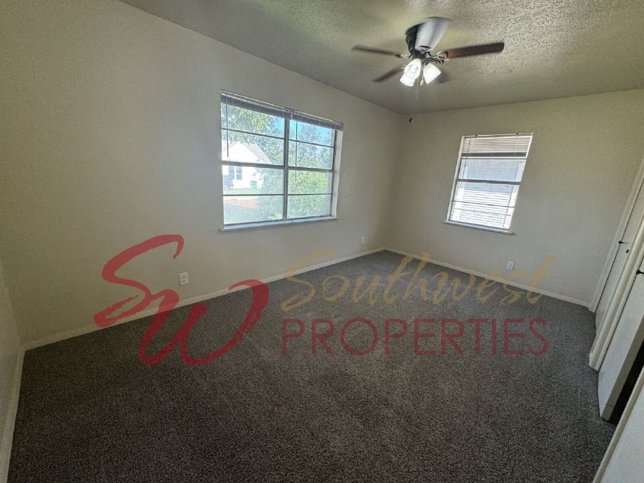 484 Everett St - Photo 7 of 9