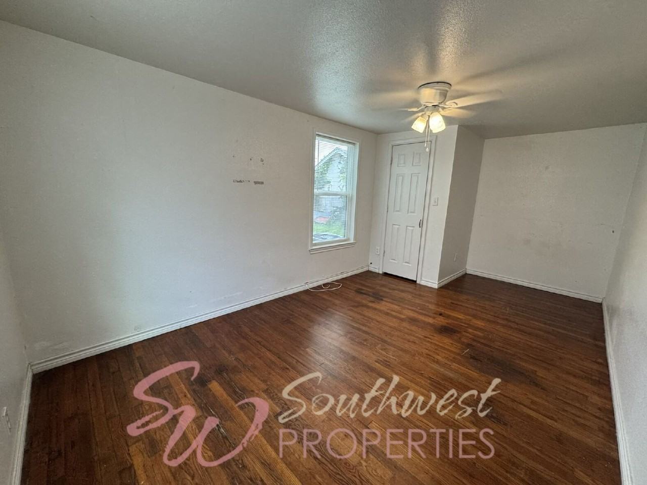 161 S Floral St - Photo 4 of 15