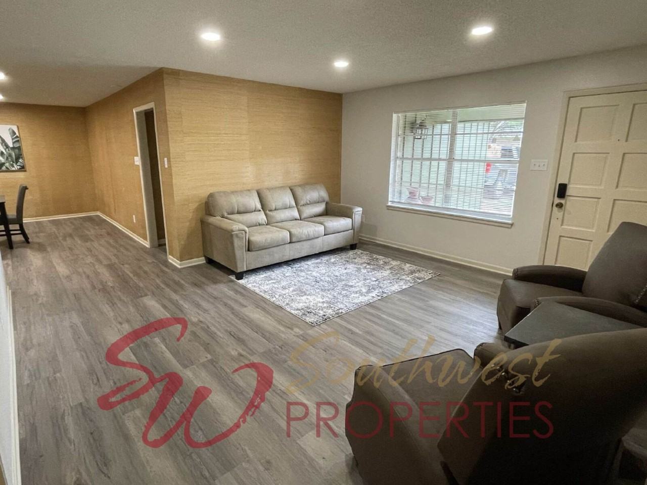 1930 Crestridge St - Photo 3 of 29