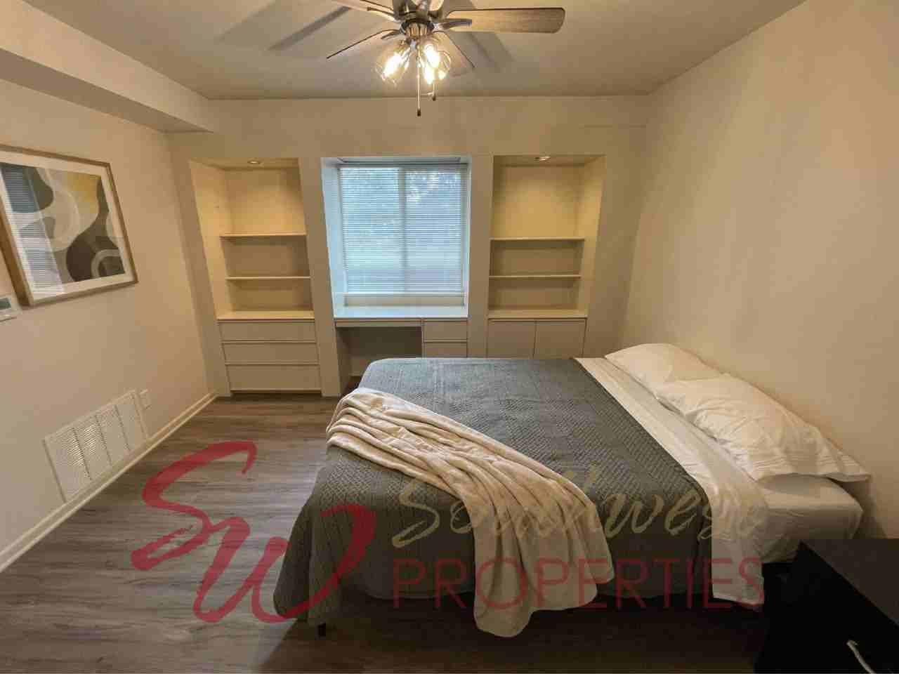 1930 Crestridge St - Photo 5 of 29